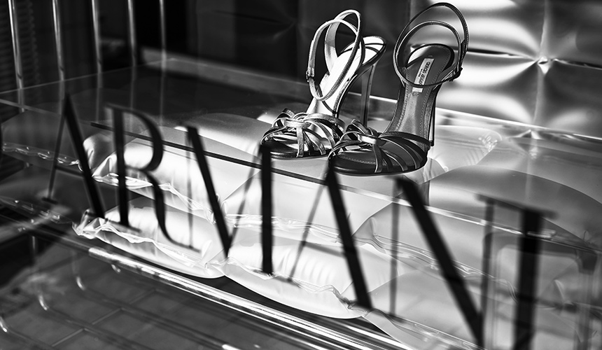 shop window armani